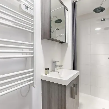 De Charme Au Coeur Du Sentier I * Paris