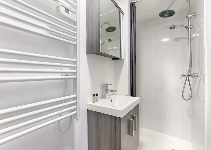 De Charme Au Coeur Du Sentier I * Paris